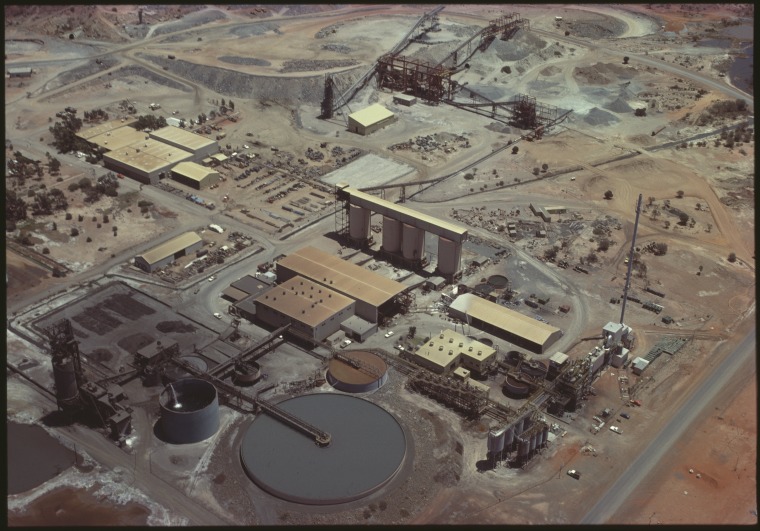 Historic aerial view of the Windarra nickel processing plant and mine infrastructure in November 1983