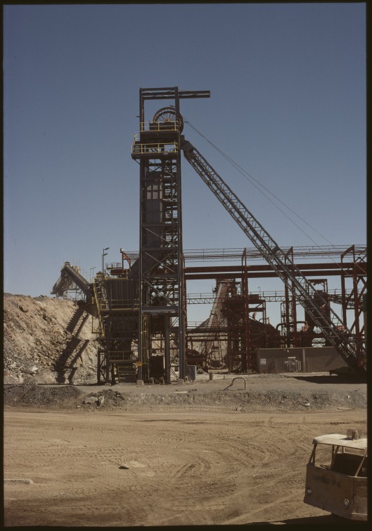 Windarra nickel mine haulage shaft and headframe on 8 November 1983